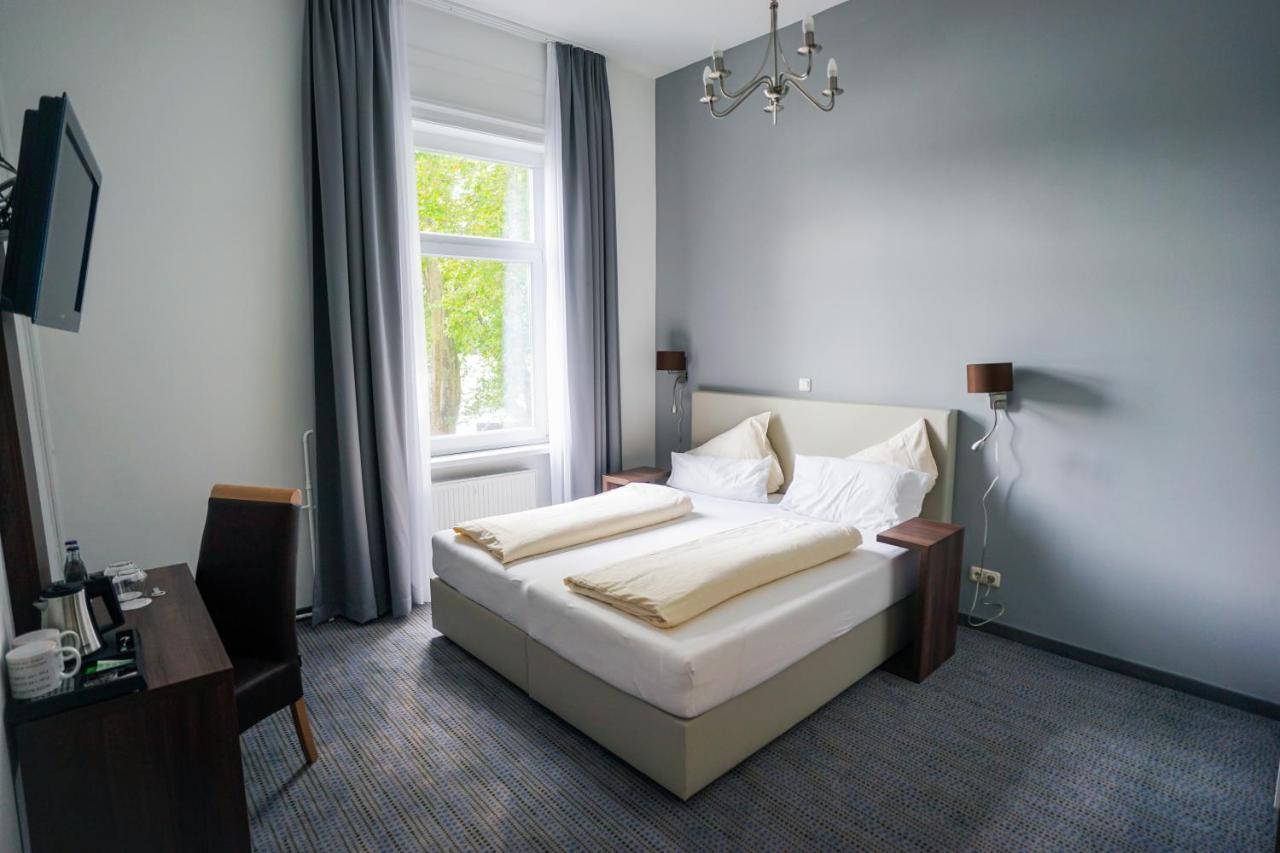 Hotel Am Schloss Biebrich Wiesbaden Ngoại thất bức ảnh